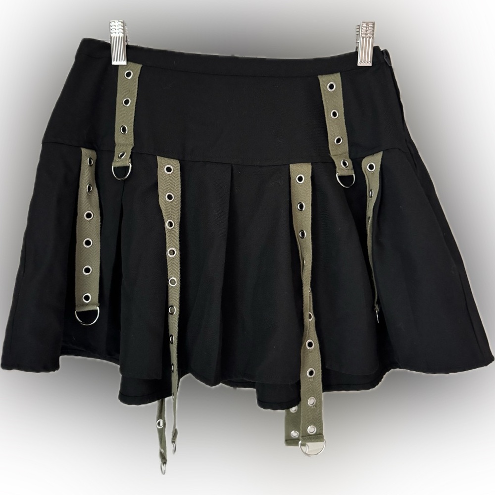 Social Collision Black and Olive Grommet Wide Yorke Skirt